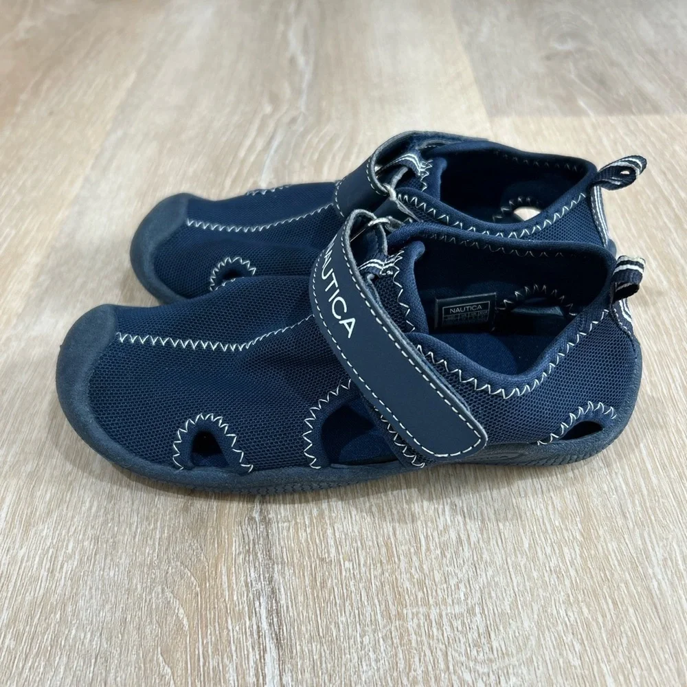 Boy’s Nautica Kettle Gulf Water Shoe Navy Blue Size 10